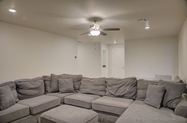 2904 S 8th Street, Broken Arrow, OK 74012