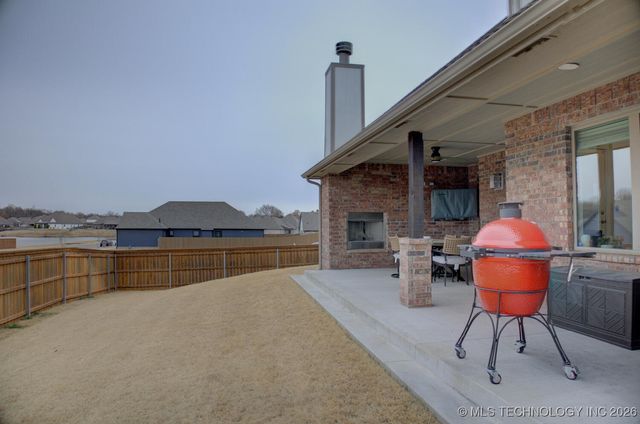 2904 S 8th Street, Broken Arrow, OK 74012