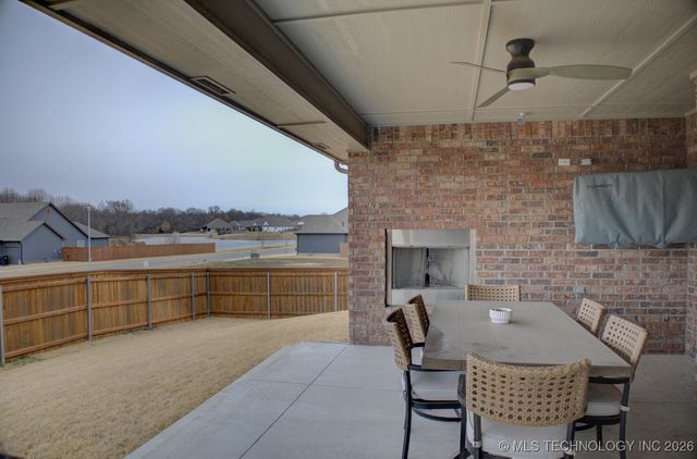 2904 S 8th Street, Broken Arrow, OK 74012