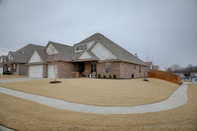 2904 S 8th Street, Broken Arrow, OK 74012