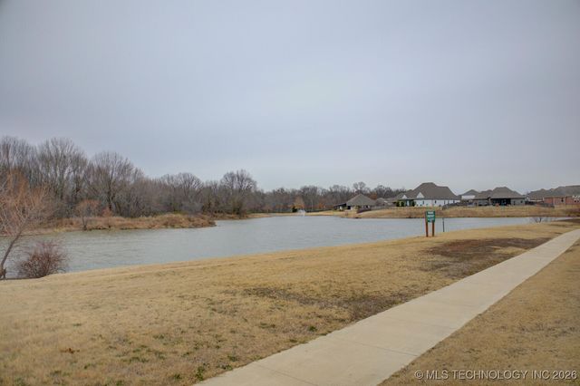 2904 S 8th Street, Broken Arrow, OK 74012