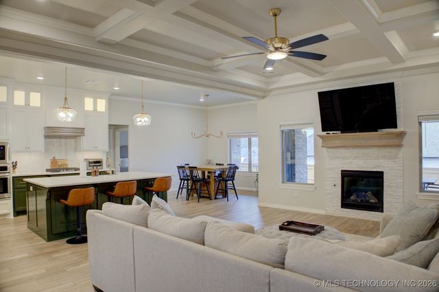 2904 S 8th Street, Broken Arrow, OK 74012