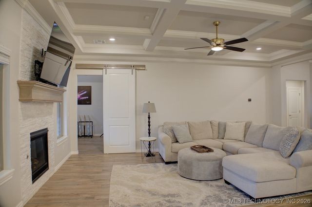 2904 S 8th Street, Broken Arrow, OK 74012