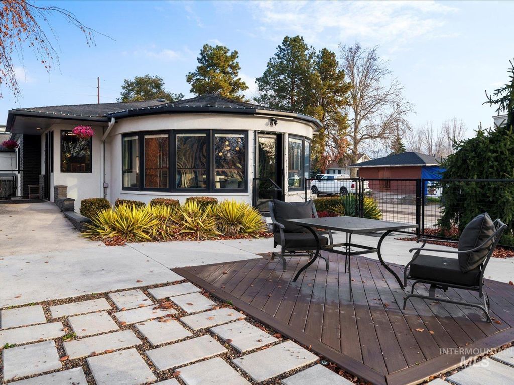 128 S Eagle Rd, Eagle, ID 83616 photo 4