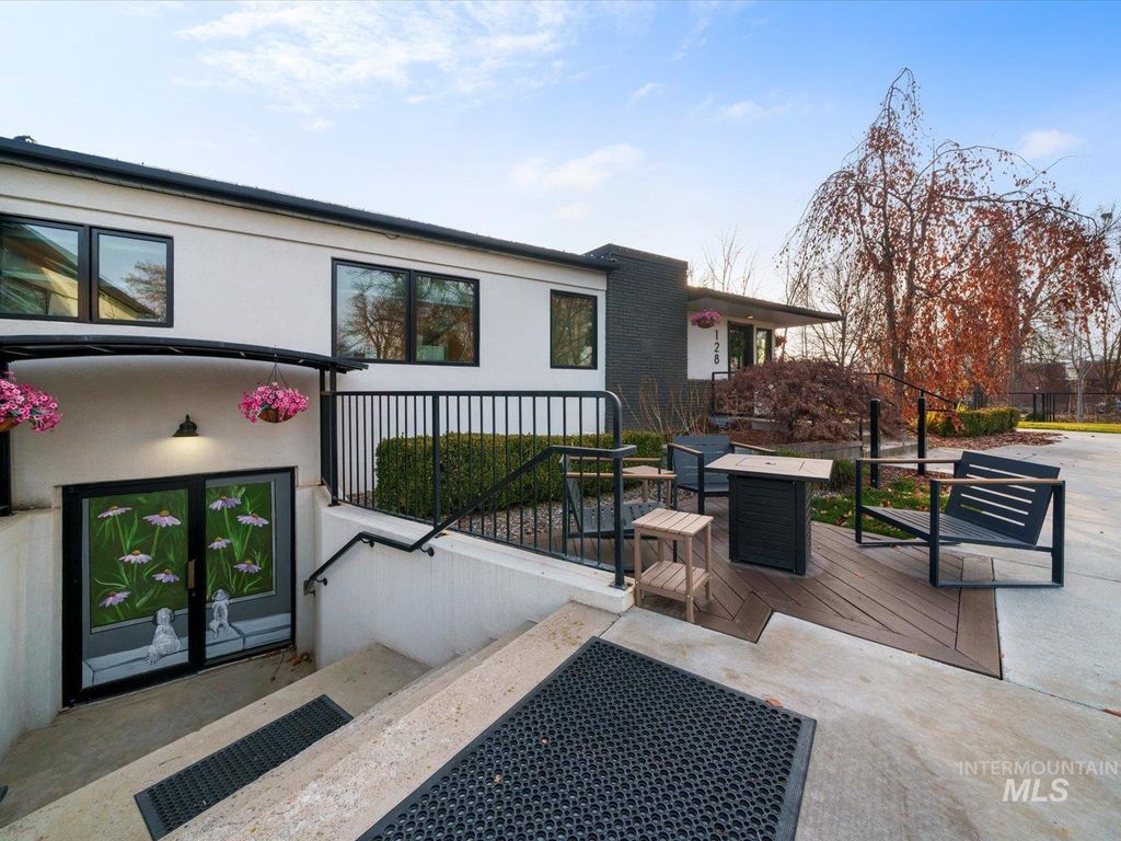 128 S Eagle Rd, Eagle, ID 83616 photo 5