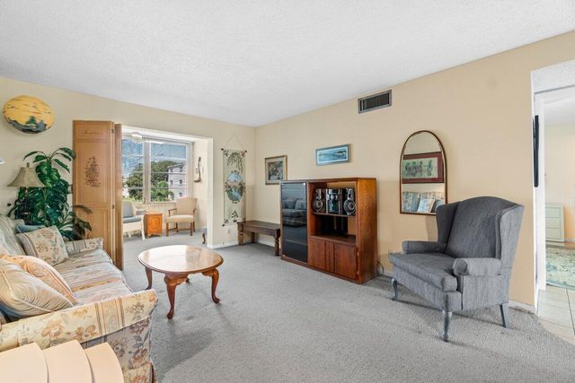 2615 NE 3rd Court 308, Boynton Beach, FL 33435