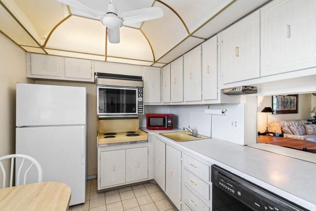 2615 NE 3rd Court 308, Boynton Beach, FL 33435