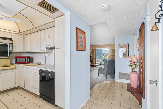 2615 NE 3rd Court 308, Boynton Beach, FL 33435