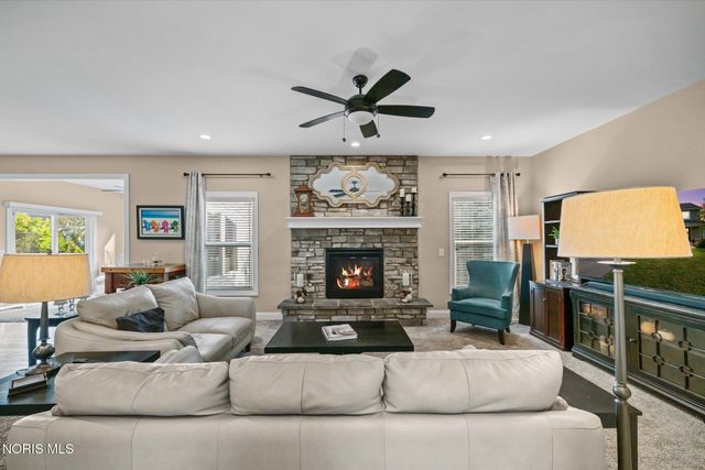 2348 Sunflower Court, Perrysburg, OH 43551