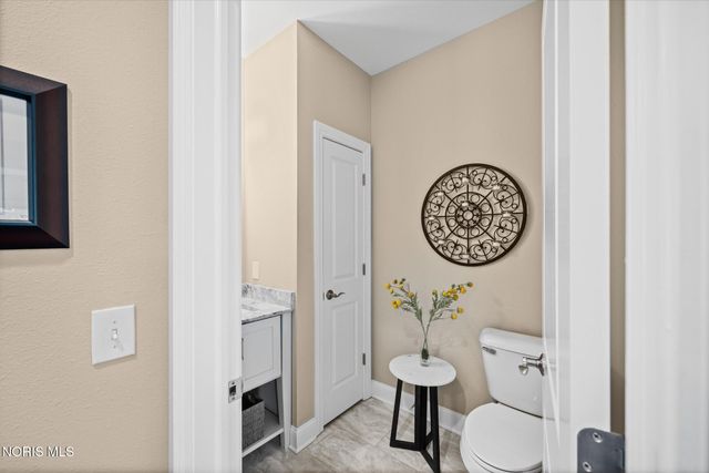 2348 Sunflower Court, Perrysburg, OH 43551