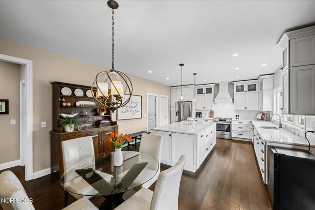 2348 Sunflower Court, Perrysburg, OH 43551