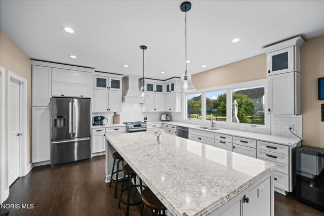 2348 Sunflower Court, Perrysburg, OH 43551