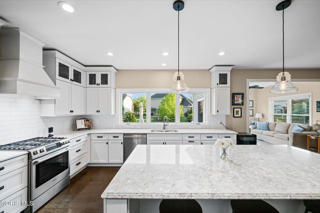 2348 Sunflower Court, Perrysburg, OH 43551