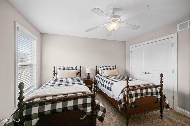 2348 Sunflower Court, Perrysburg, OH 43551