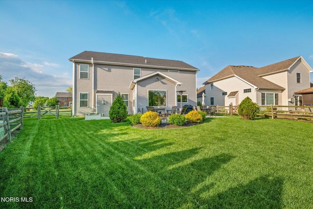 2348 Sunflower Court, Perrysburg, OH 43551