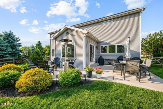 2348 Sunflower Court, Perrysburg, OH 43551