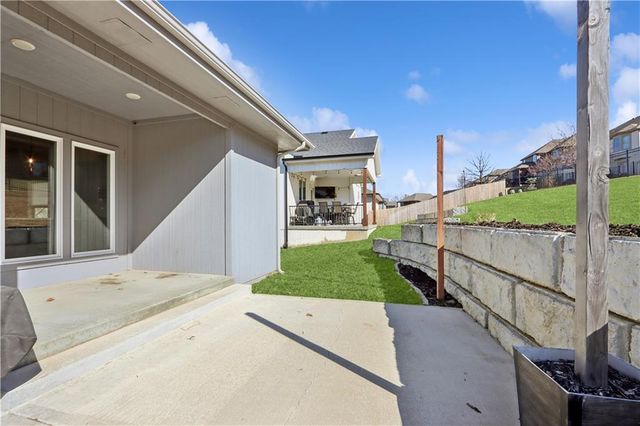 13325 W 49th Terrace, Shawnee, KS 66216