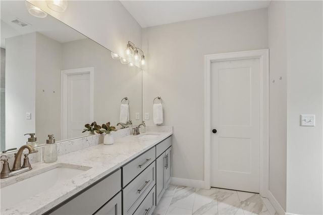 13325 W 49th Terrace, Shawnee, KS 66216