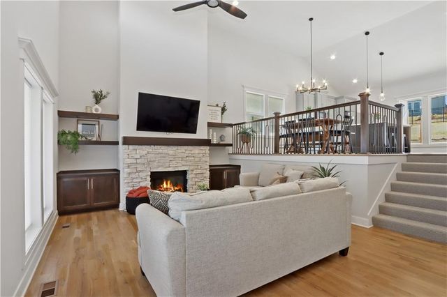 13325 W 49th Terrace, Shawnee, KS 66216