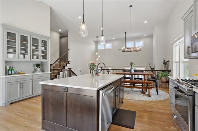 13325 W 49th Terrace, Shawnee, KS 66216