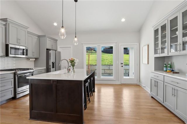 13325 W 49th Terrace, Shawnee, KS 66216