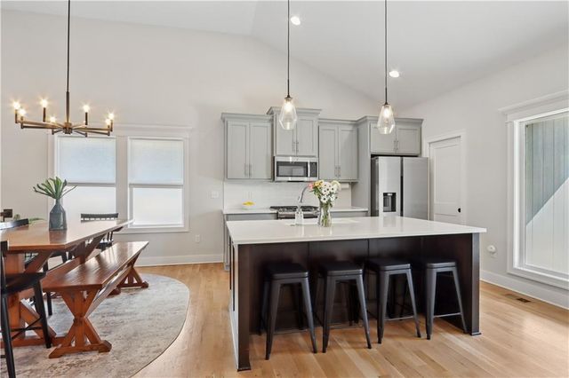 13325 W 49th Terrace, Shawnee, KS 66216