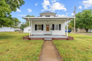449 S College Ave, Salina, KS 67401