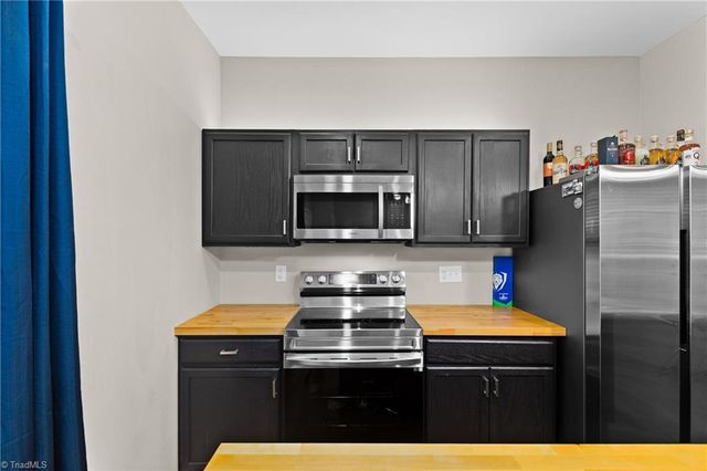 634 Eisenhower Street, Yadkinville, NC 27055