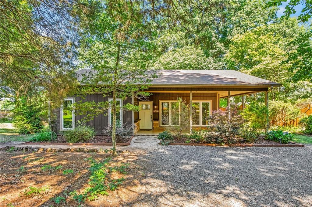 634 Eisenhower Street, Yadkinville, NC 27055