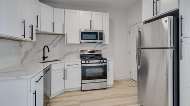 1906 N Whipple Street 101, Chicago, IL 60647