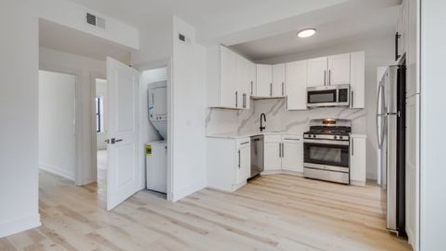 1906 N Whipple Street 101, Chicago, IL 60647