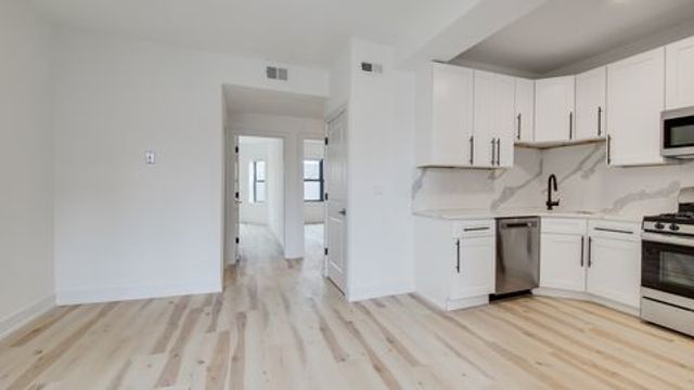 1906 N Whipple Street 101, Chicago, IL 60647