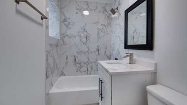 1906 N Whipple Street 101, Chicago, IL 60647