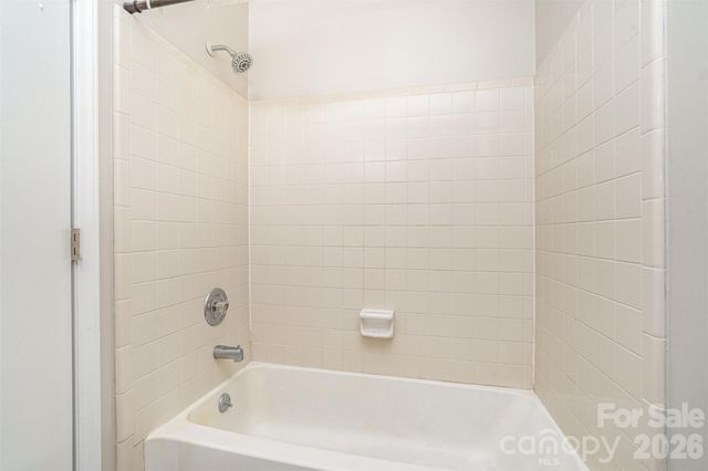 6165 Meadow Rose Lane, Charlotte, NC 28215