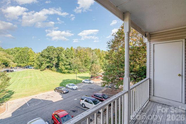 6165 Meadow Rose Lane, Charlotte, NC 28215