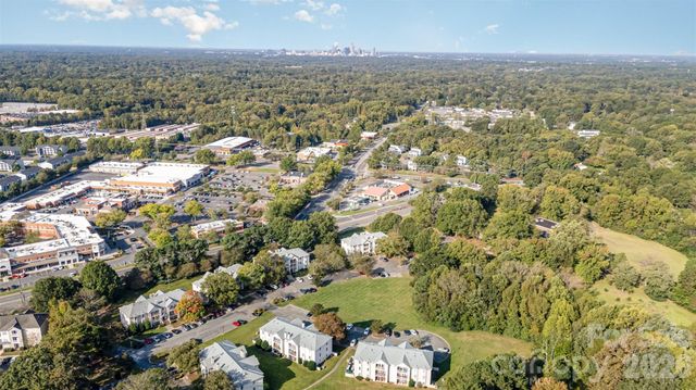 6165 Meadow Rose Lane, Charlotte, NC 28215