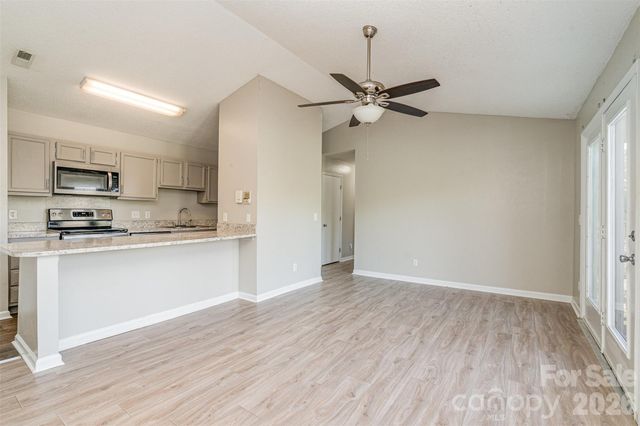 6165 Meadow Rose Lane, Charlotte, NC 28215