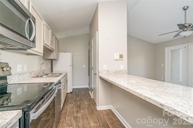 6165 Meadow Rose Lane, Charlotte, NC 28215