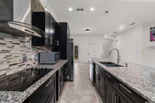7606 Triple Leaf, China Grove, TX 78263