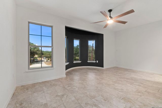 7606 Triple Leaf, China Grove, TX 78263
