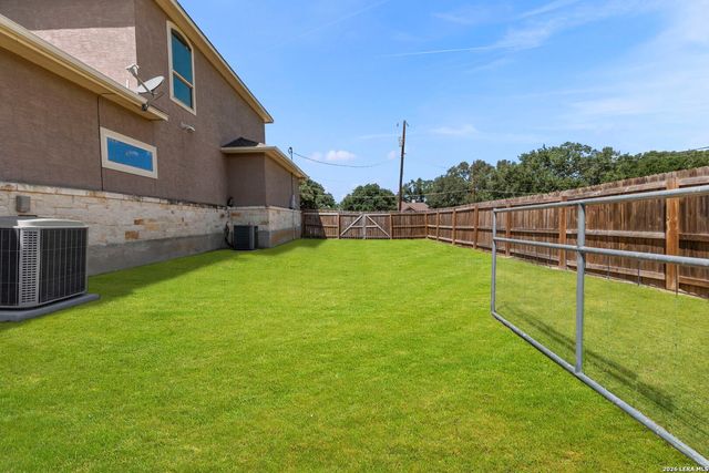 7606 Triple Leaf, China Grove, TX 78263