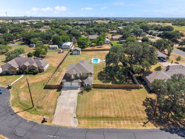 7606 Triple Leaf, China Grove, TX 78263