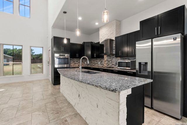 7606 Triple Leaf, China Grove, TX 78263