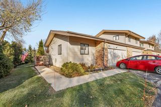 950 Pilgrim PARKWAY, Elm Grove, WI 53122