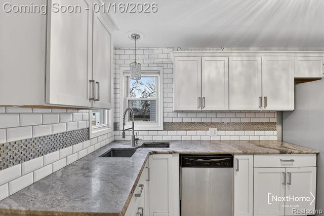 32216 Balmoral Street, Garden City, MI 48135