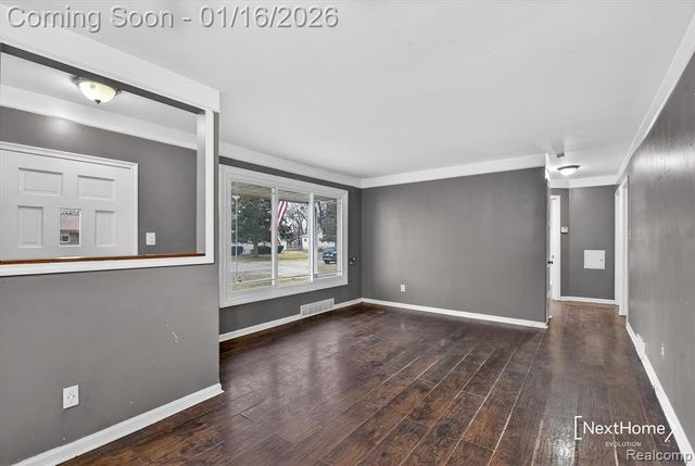 32216 Balmoral Street, Garden City, MI 48135