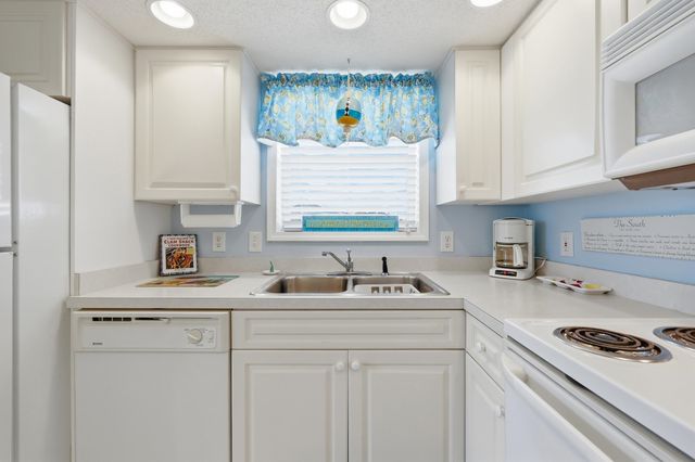 301 Shorehaven Dr., North Myrtle Beach, SC 29582