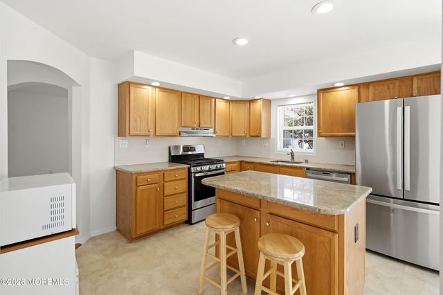 25 Fort Lee Drive, Manahawkin, NJ 08050