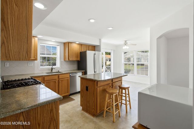 25 Fort Lee Drive, Manahawkin, NJ 08050