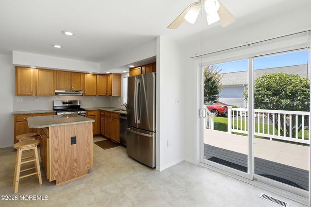 25 Fort Lee Drive, Manahawkin, NJ 08050